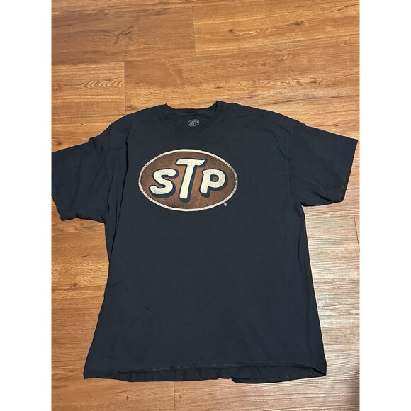Vintage Style STP Logo T-Shirt Black Gas Oil Racing Tee Retro Mechanic Workwear - Picture 1 of 1